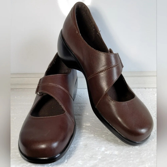 Clarks Leather Slip-on Mary Jane Women Shoes 8M Round tip Wedge heel 1.5" - Picture 1 of 9